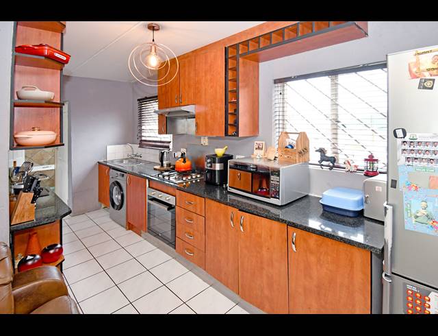 2 BEDROOM APARTMENT FOR SALE IN BRAMLEY VIEW